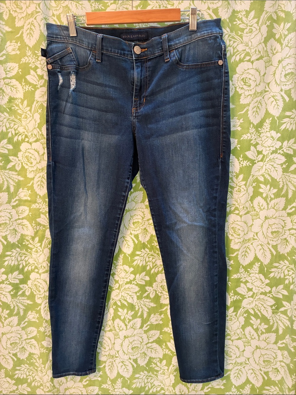 Rock & Republic Women’s distressed Blue Skinny Jeans
